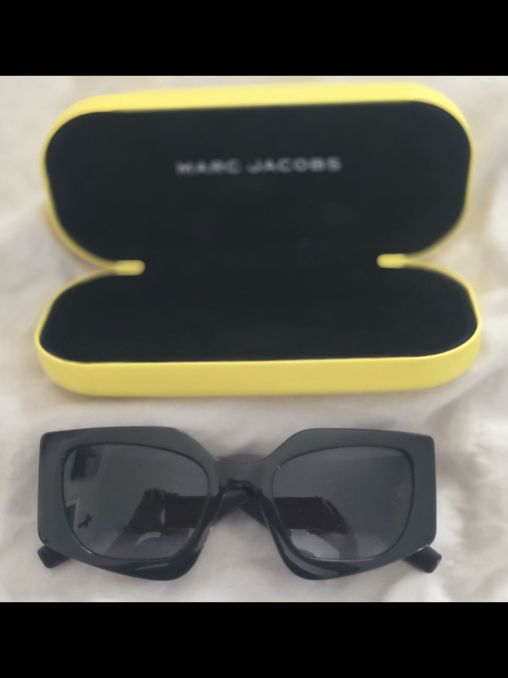 Marc Jacobs Black Sunglasses with Yellow Case - Picture 4 of 5